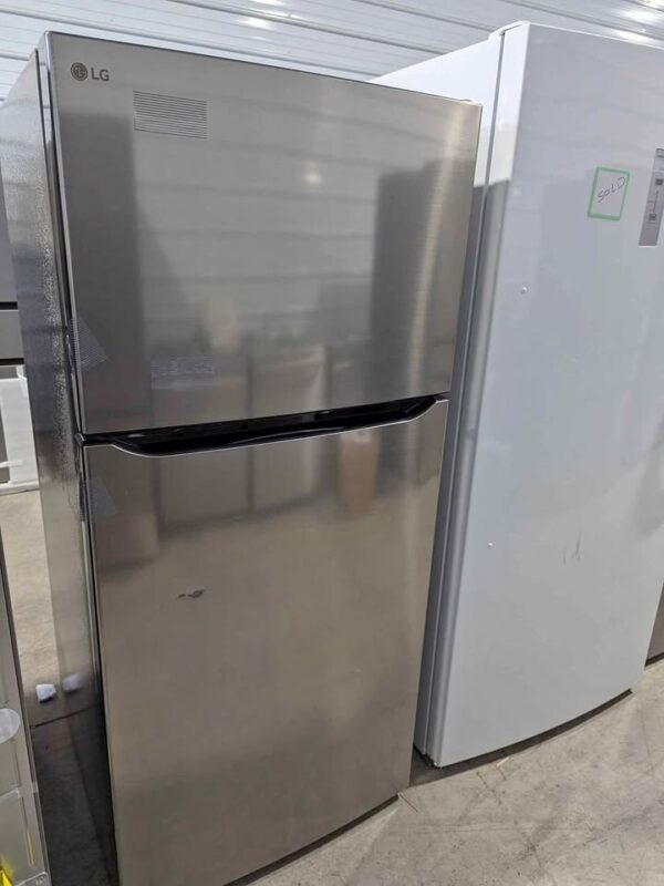 NEW LG 20 cu ft Garage ready refrigerator - Image 4