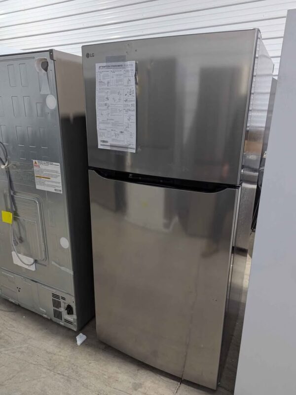 NEW LG 20 cu ft Garage ready refrigerator - Image 4