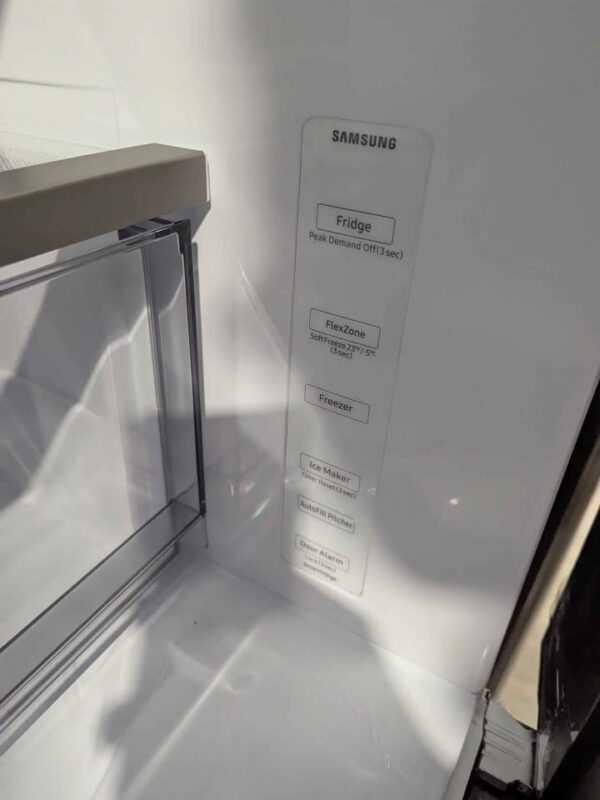 Samsung 23 cu ft Bespoke 4-Door Refrigerator - Image 3